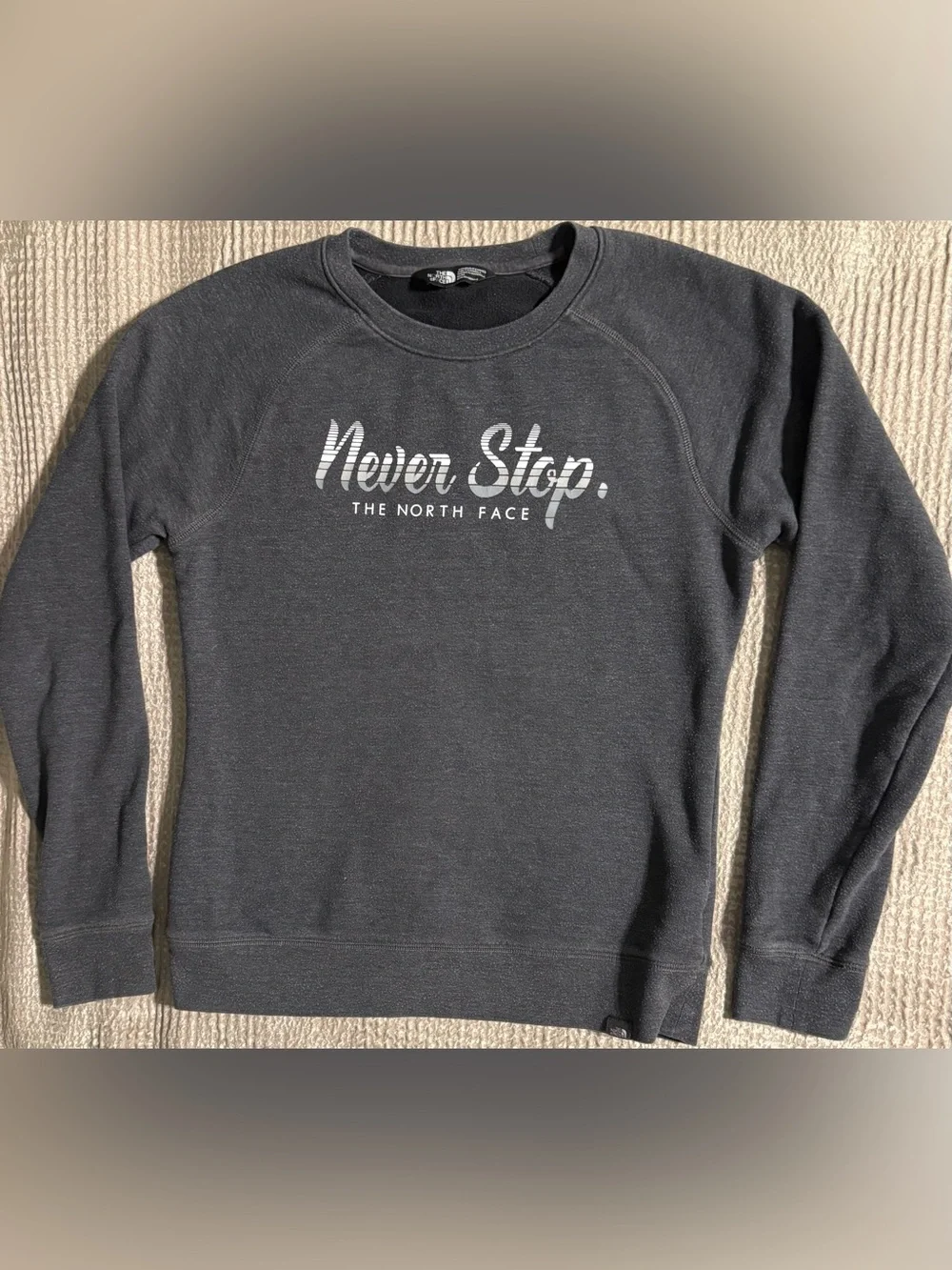 The North Face Never Stop Graphic Crewneck Sweatshirt Gray Women’s Medium